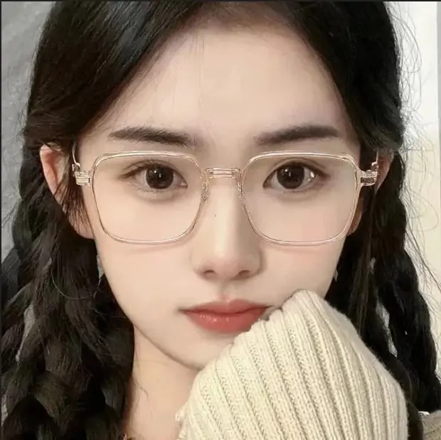Stylish Anti-Reflective Reading Glasses You’ll Actually Love Wearing Every Day 3 Stylish Anti-Reflective Reading Glasses