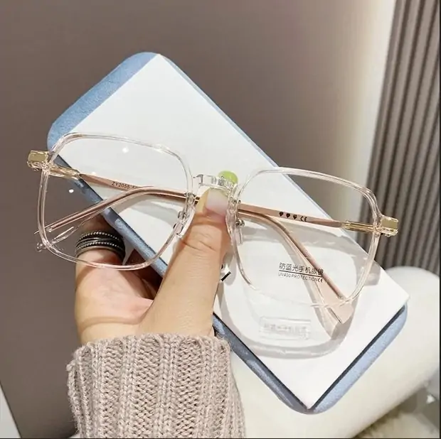 Stylish Anti-Reflective Reading Glasses You’ll Actually Love Wearing Every Day 9 Stylish Anti-Reflective Reading Glasses