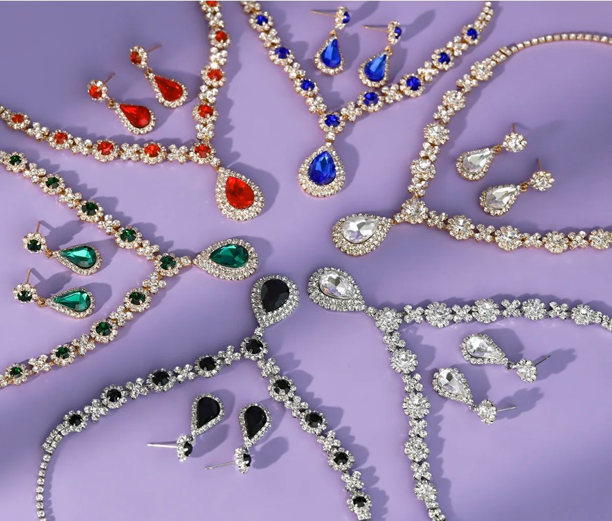 Best Jewelry Gift for Her: Miallo Teardrop 3 Best Jewelry Gift