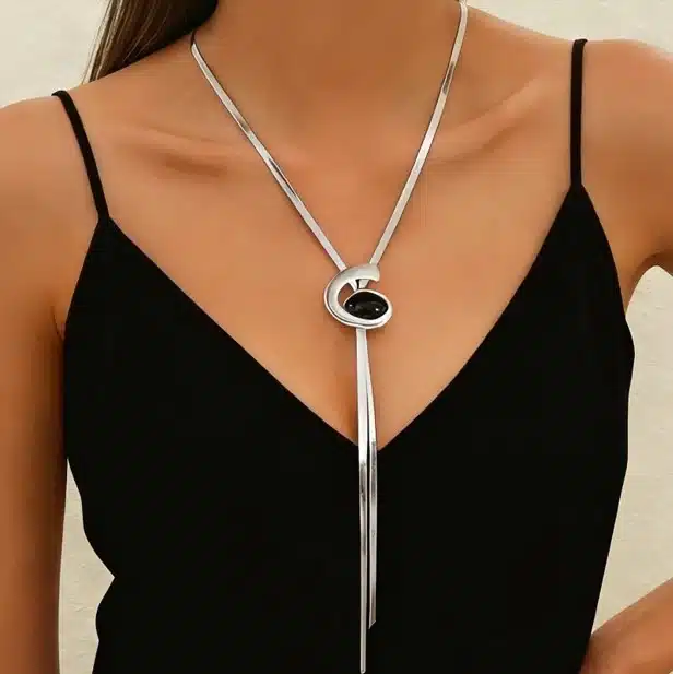 Best V-Shaped Collarbone Chain Necklaces Under $20 7 Best V-Shaped Collarbone Chain