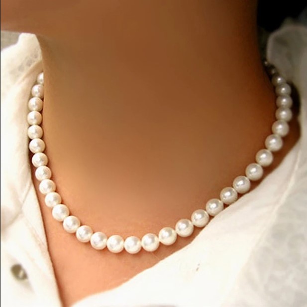 Gender-Neutral Glass Pearl Choker