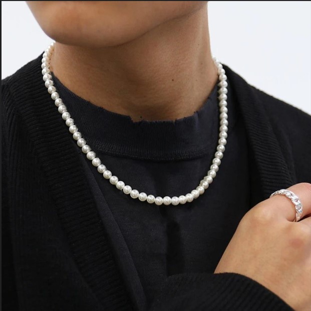 Gender-Neutral Glass Pearl Choker